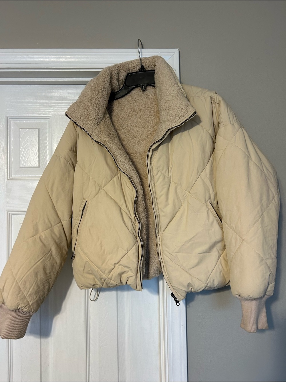 American Eagle reversible puffer jacket - Medium?